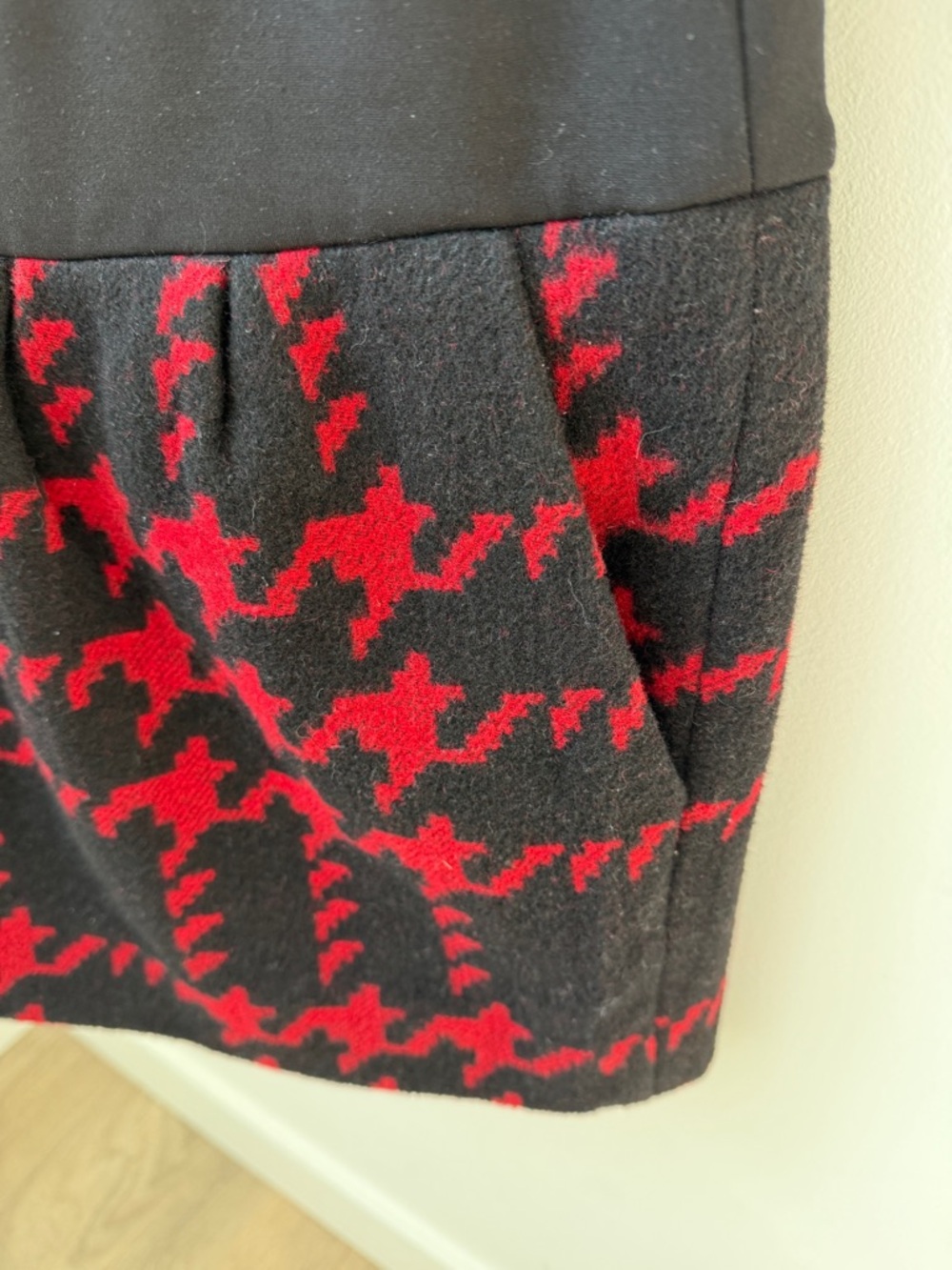 DIANE VON FURSTENBURG Vintage Red and Black Houndstooth 2-Piece Sleeveless Dress - Picture 6 of 9
